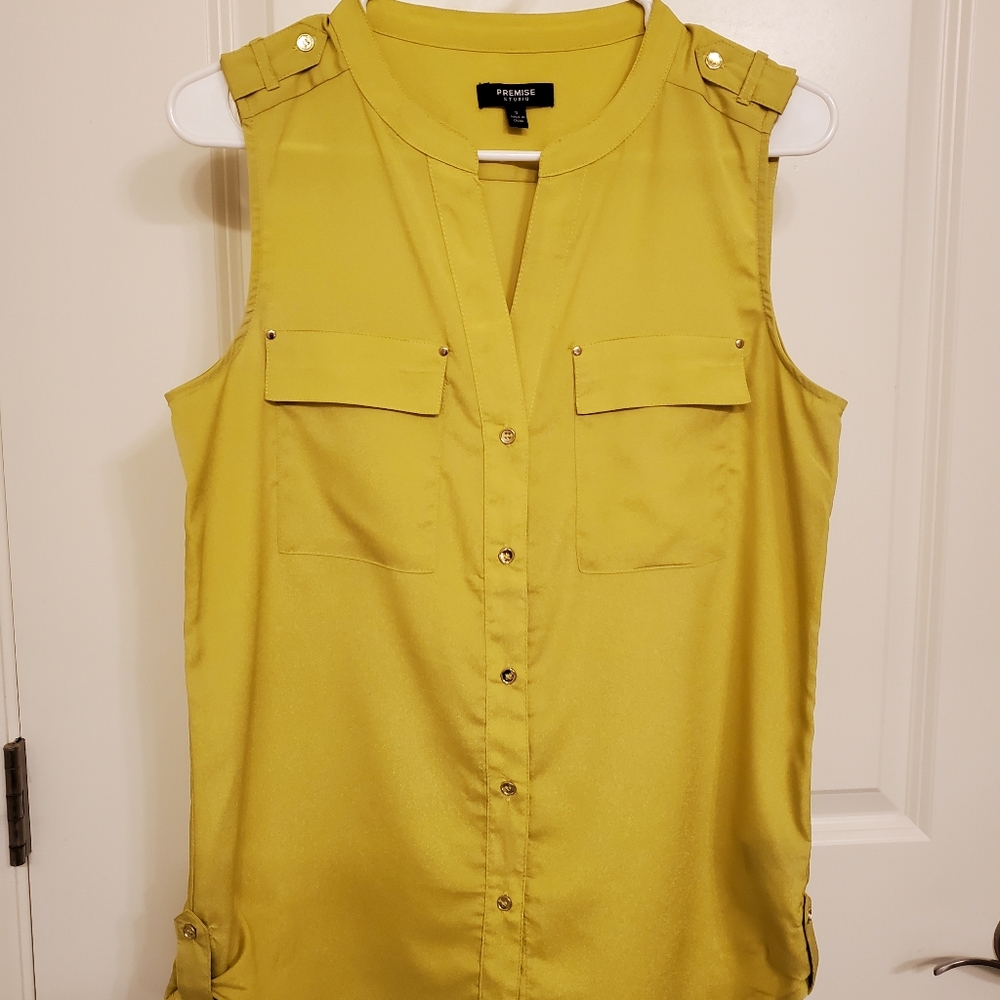 Premise Studio Sleeveless Button-down Blouse - lime matcha